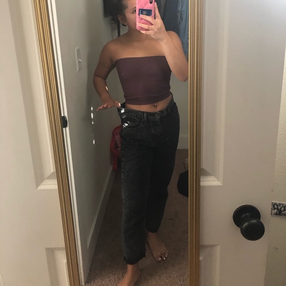 Dark wash Levi’s mom jeans - Picture 2 of 4